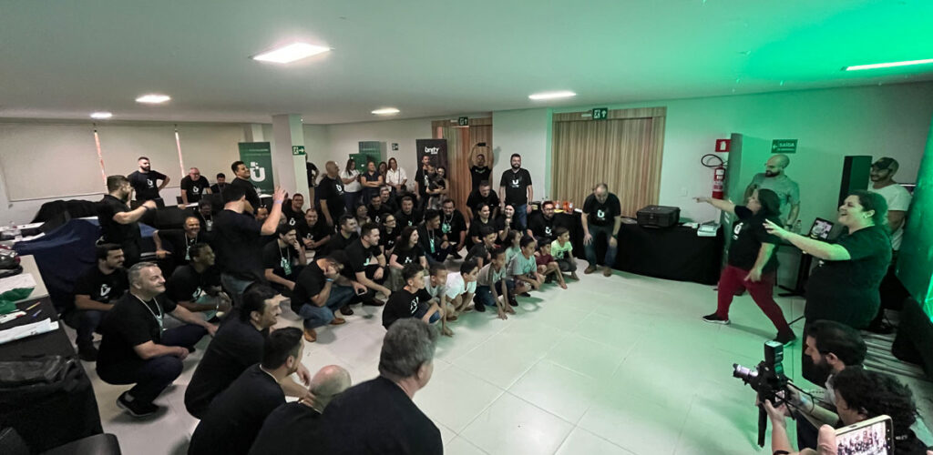 Participantes das Atividades de Engajamento de Equipe da Aldeia Incompany